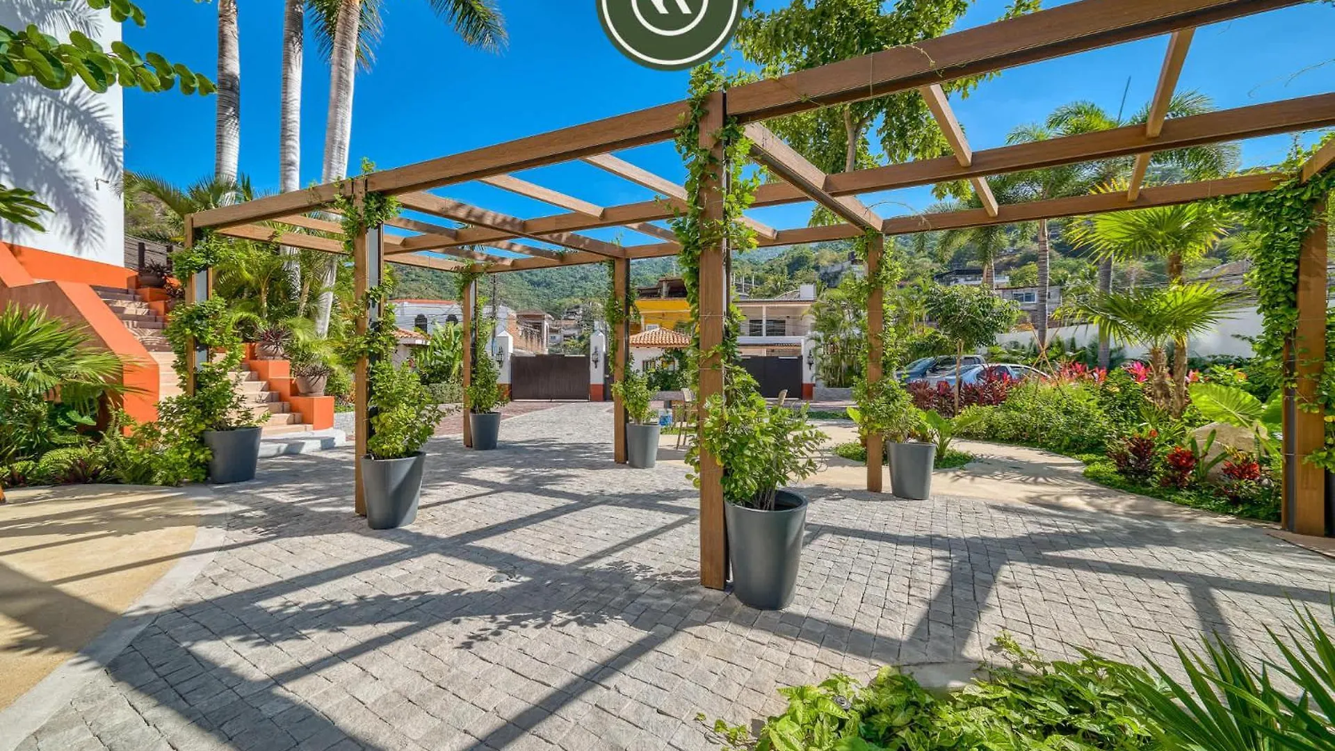 Tasteful Condo Near Romantic Zone - Pool Puerto Vallarta