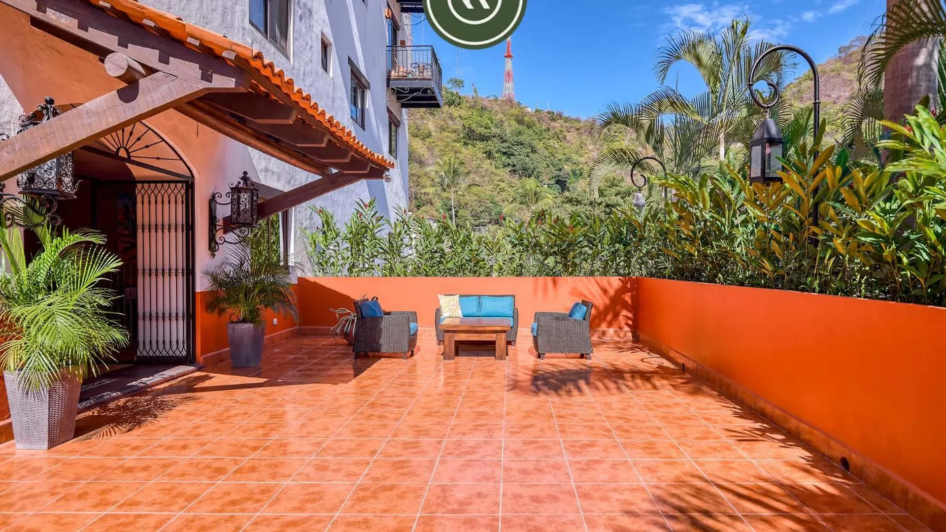 Tasteful Condo Near Romantic Zone - Pool Puerto Vallarta